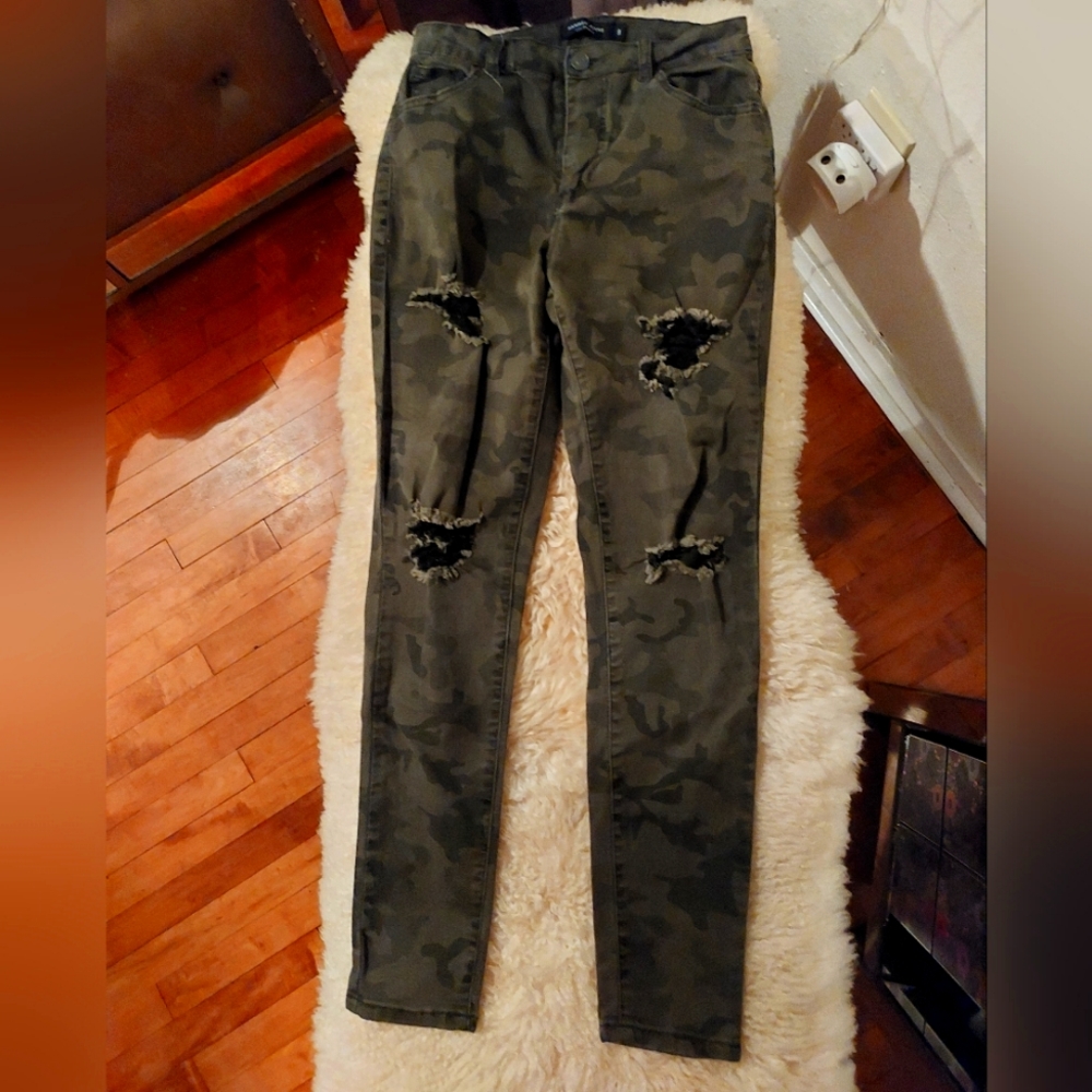 Size 9 HAMMER JEANS Army Print/Distressed High-Rise/Slim Fit Jeans